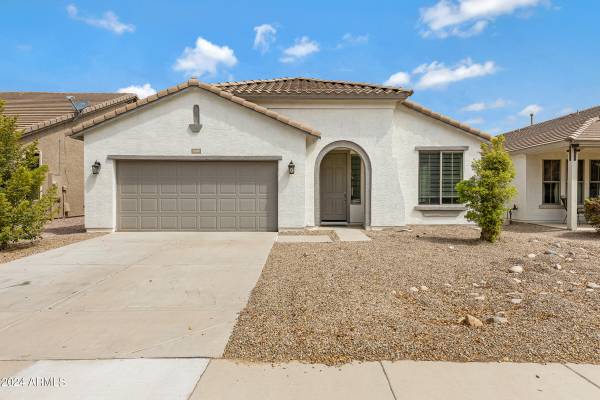 San Tan Valley, AZ 85143,1120 W DESERT HOLLOW Drive