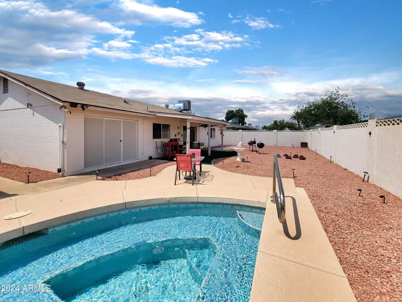 4136 W SELDON Lane, Phoenix, AZ 85051