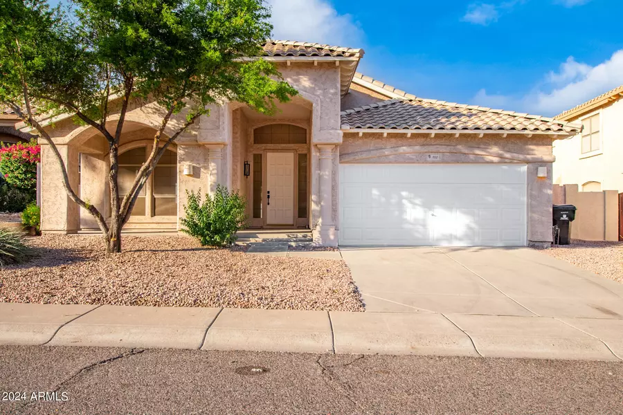 902 E Goldenrod Street, Phoenix, AZ 85048