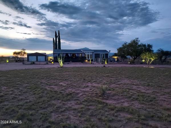 3250 W Acorn Lane, Benson, AZ 85602