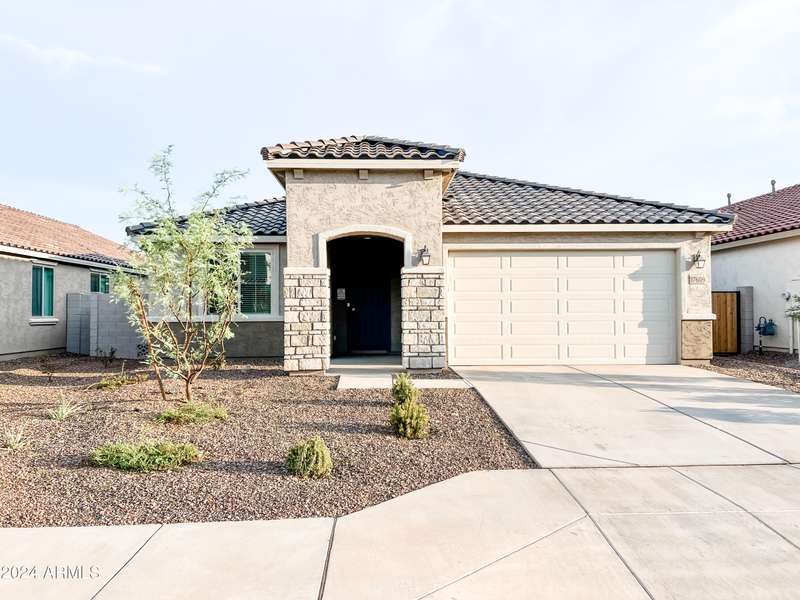 17609 W MEDLOCK Drive, Litchfield Park, AZ 85340