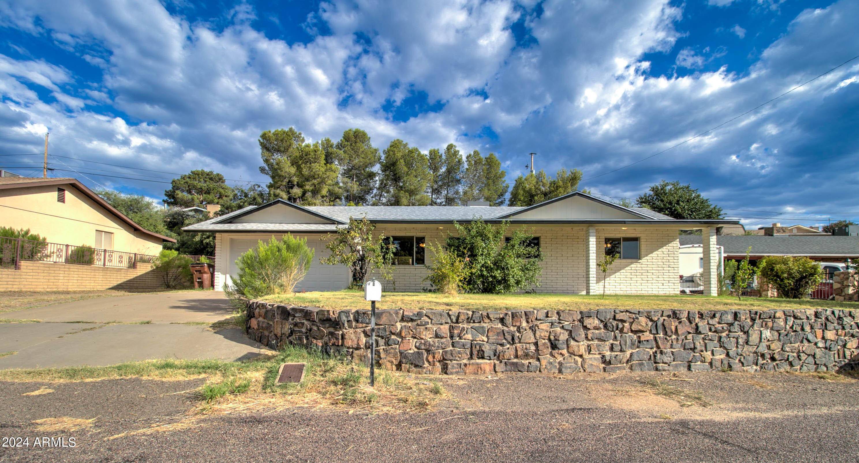 245 E HUNTER Drive, Globe, AZ 85501