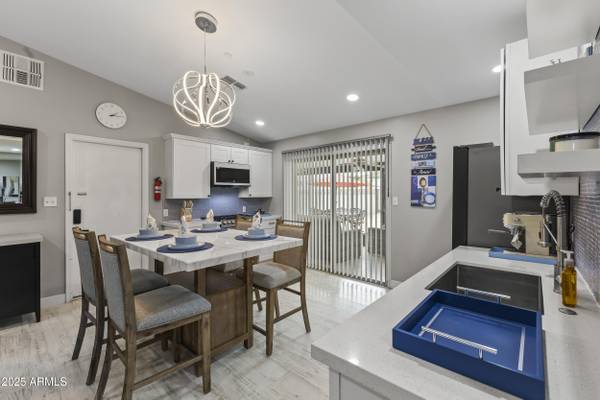 7942 E MORELAND Street, Scottsdale, AZ 85257