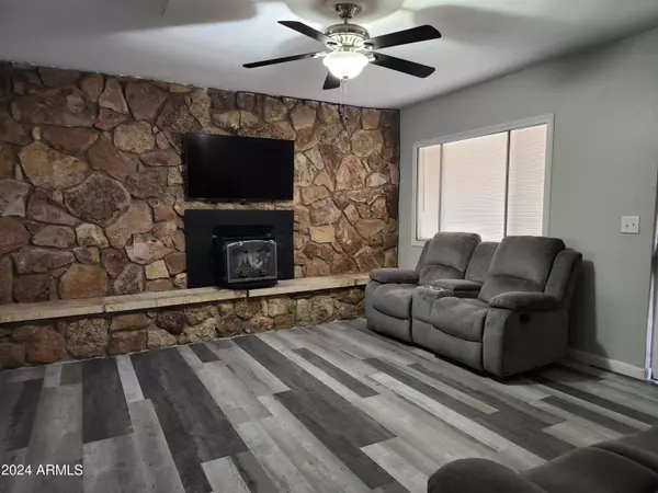 Show Low, AZ 85901,420 E MERRILL --