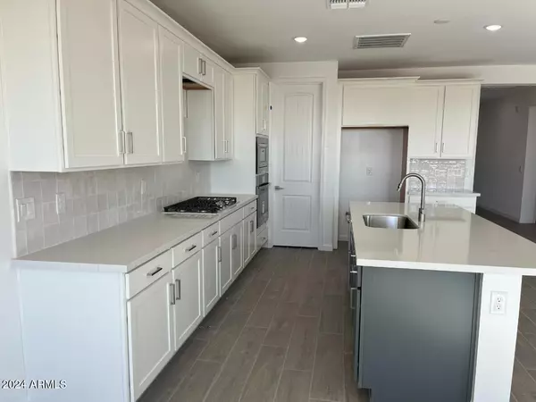 Peoria, AZ 85383,7669 W TETHER Trail