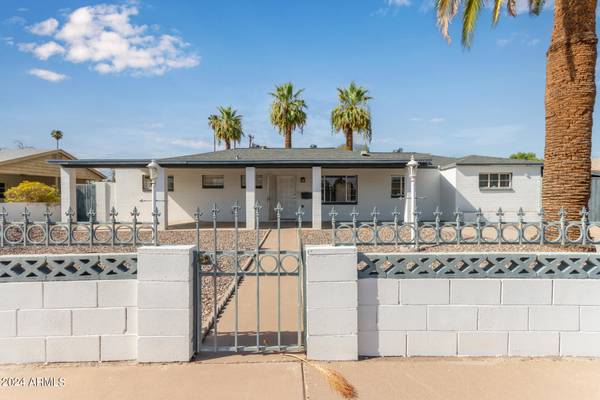 2126 W SAN JUAN Avenue,  Phoenix,  AZ 85015