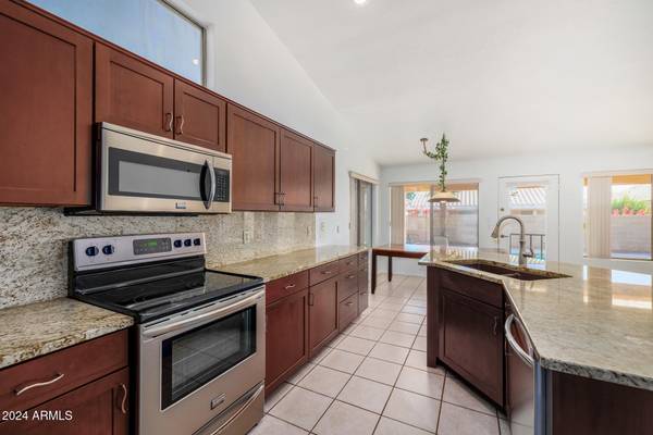 Phoenix, AZ 85044,4731 E SUMMERHAVEN Drive