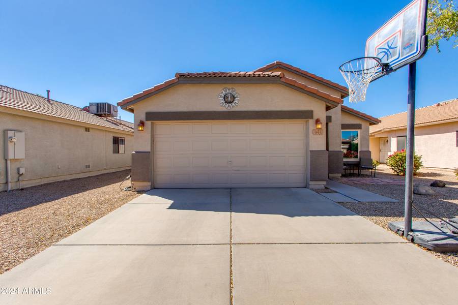 995 E VERNOA Street, San Tan Valley, AZ 85140