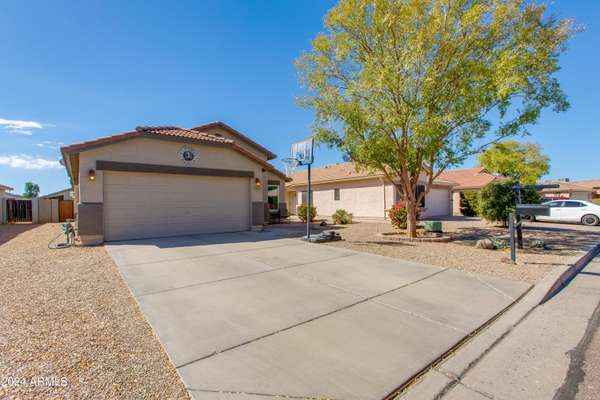 San Tan Valley, AZ 85140,995 E VERNOA Street