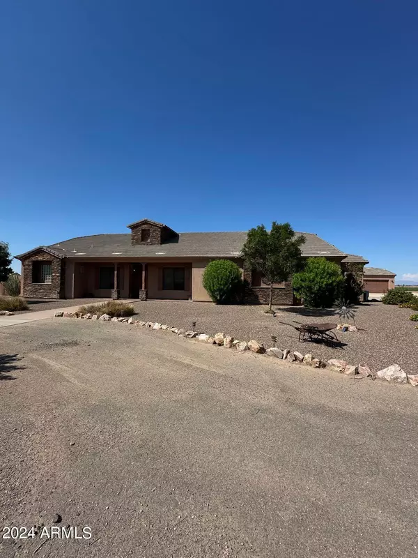 Coolidge, AZ 85128,376 N IRON HORSE Drive