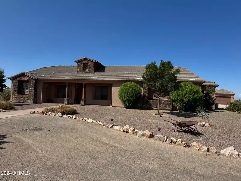 376 N IRON HORSE Drive, Coolidge, AZ 85128