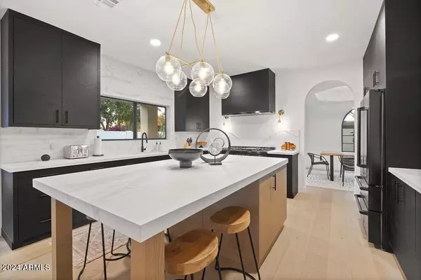 Phoenix, AZ 85021,242 W ROYAL PALM Road