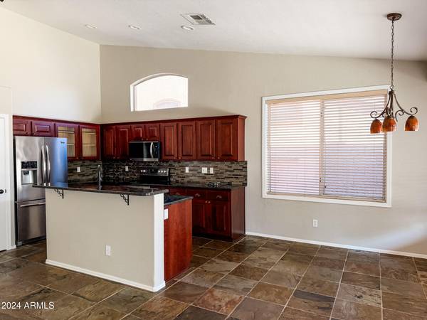 Phoenix, AZ 85045,537 W MOUNTAIN VISTA Drive