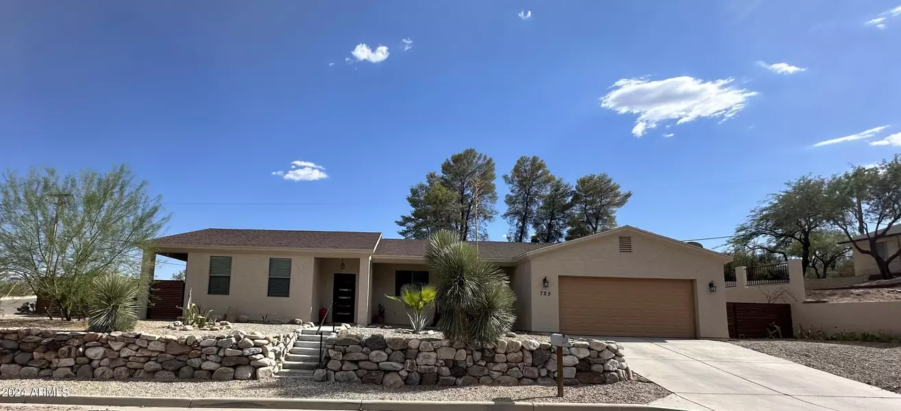 725 W HERMOSA Drive, Wickenburg, AZ 85390