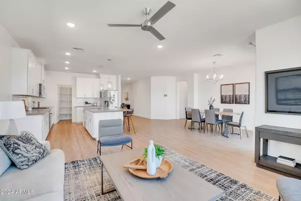 12404 W Orangewood Avenue, Glendale, AZ 85307