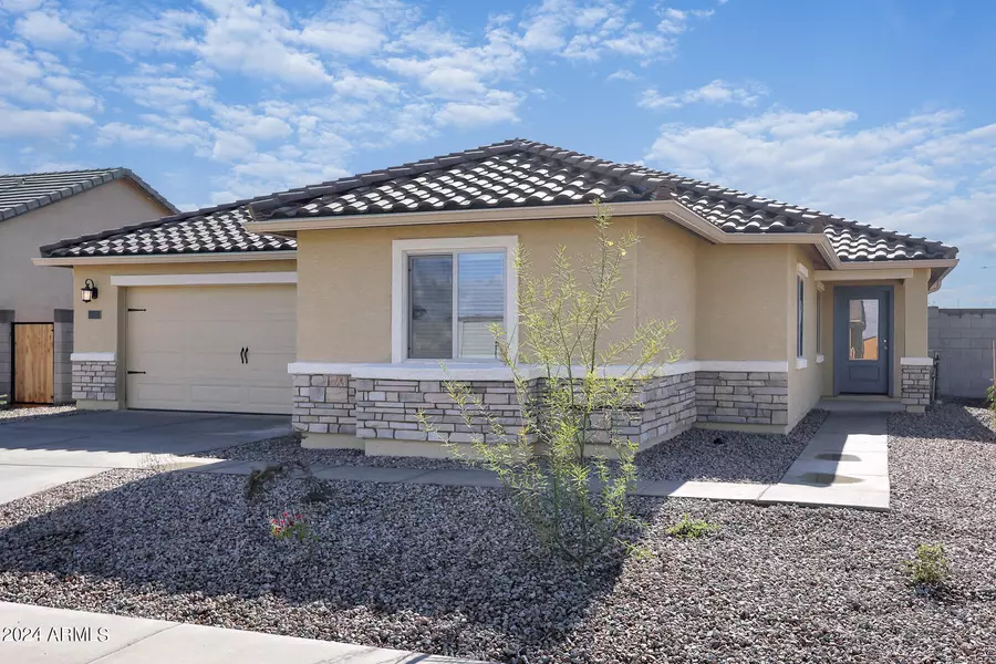 571 W CROWNED DOVE Trail, Casa Grande, AZ 85122