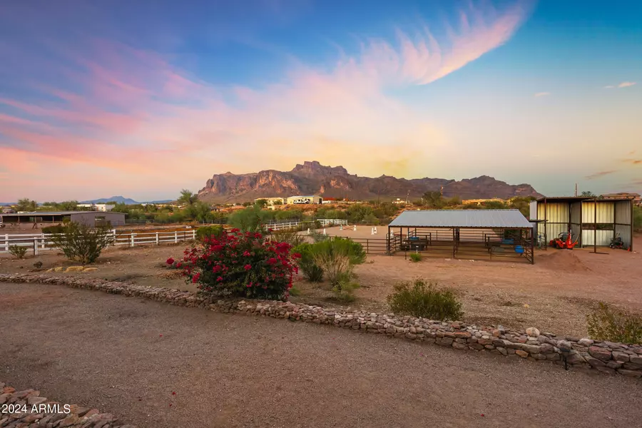 77 S ARROYA Road, Apache Junction, AZ 85119