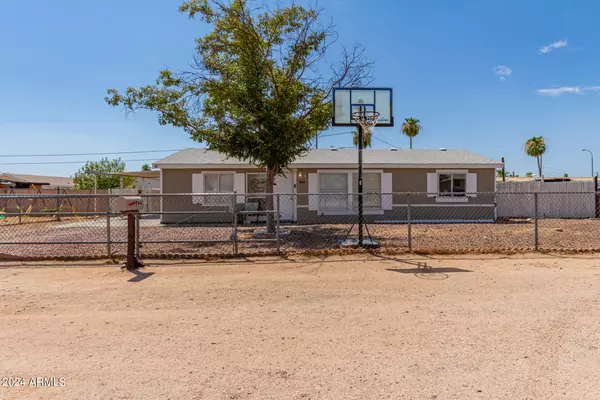 244 N HAWES Road, Mesa, AZ 85207