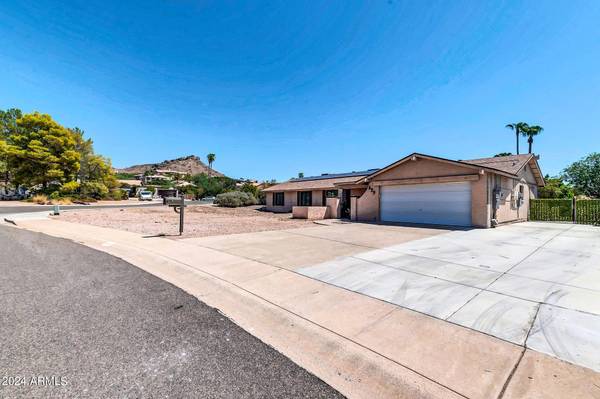 Phoenix, AZ 85022,839 E COUNTRY GABLES Drive