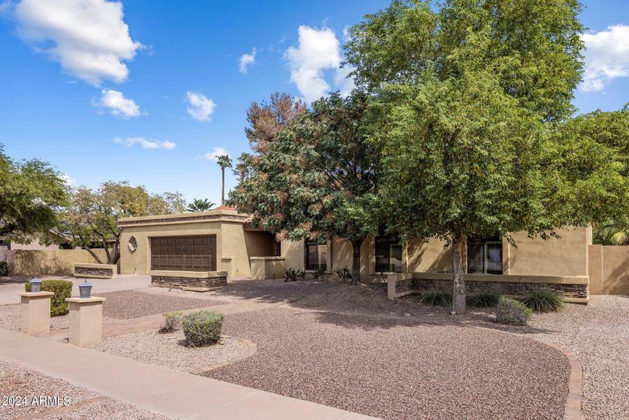 8833 S LAKESHORE Drive, Tempe, AZ 85284