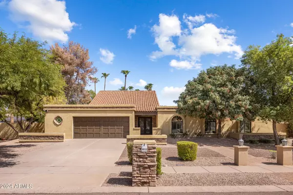 8833 S LAKESHORE Drive, Tempe, AZ 85284