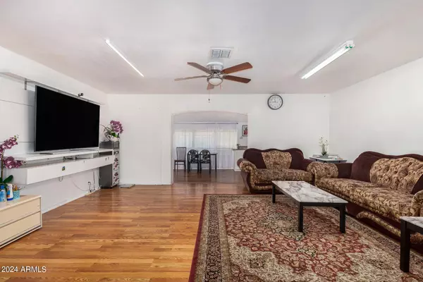 Phoenix, AZ 85019,3737 W San Miguel Avenue