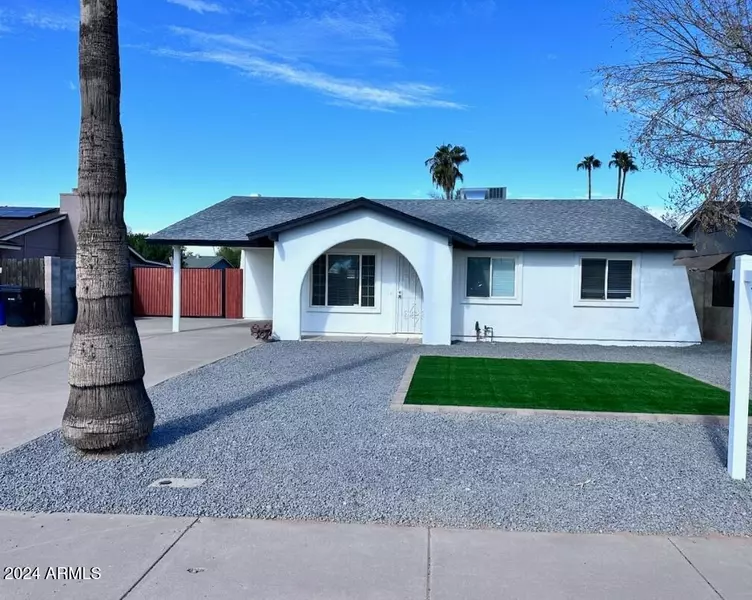 2054 W PORTOBELLO Avenue, Mesa, AZ 85202