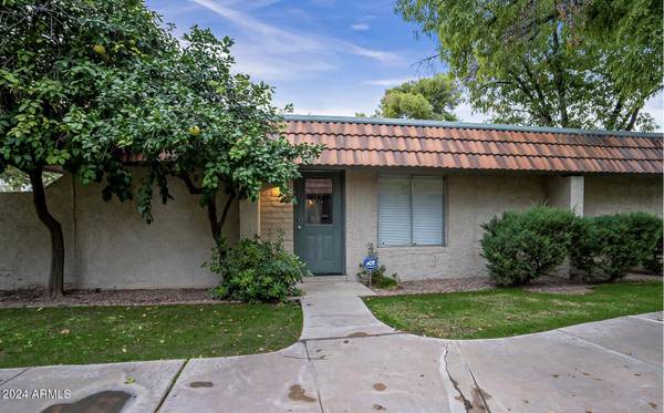 5635 S CLAMBAKE BAY Court #B, Tempe, AZ 85283