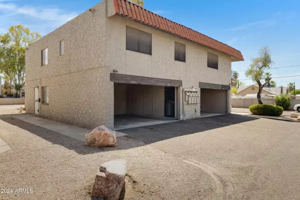 1205 N 47TH Place, Phoenix, AZ 85008