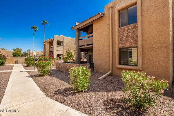 Phoenix, AZ 85018,3825 E CAMELBACK Road #157