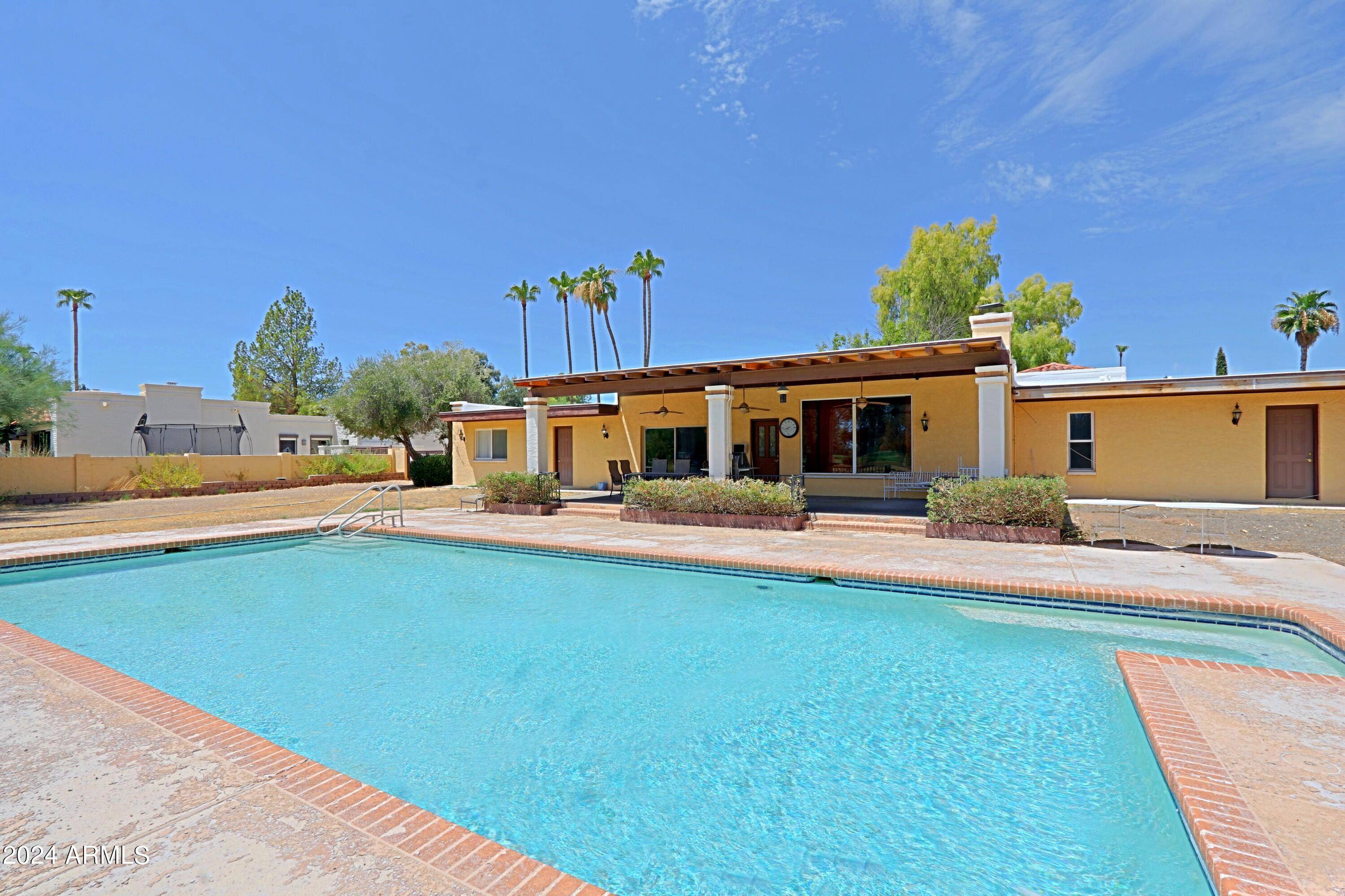 Paradise Valley, AZ 85253,6801 E CABALLO Drive