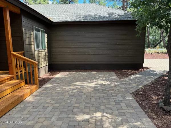 Pinetop, AZ 85935,6114 COCONINO Circle