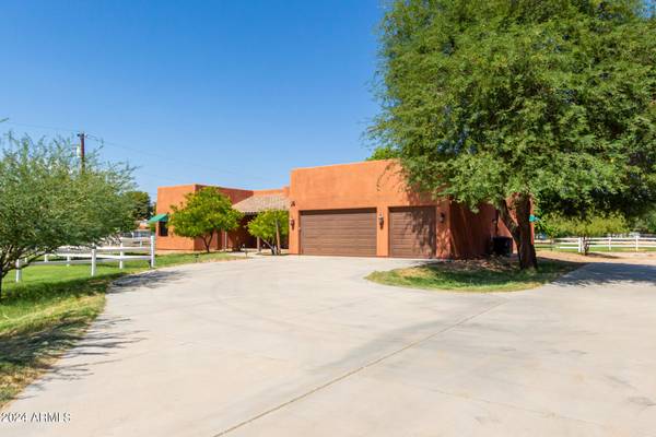 Waddell, AZ 85355,17348 W cochise Drive