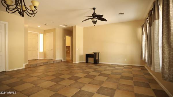 Chandler, AZ 85286,2476 E REDWOOD Court