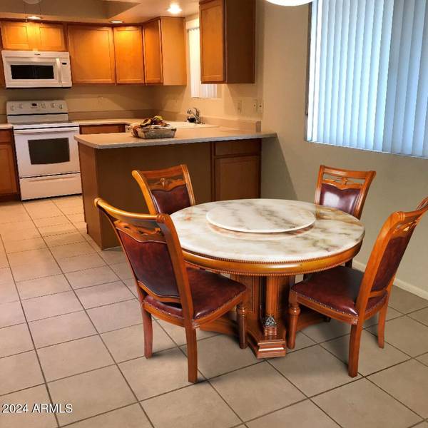 Phoenix, AZ 85032,12222 N PARADISE VILLAGE Parkway S #135