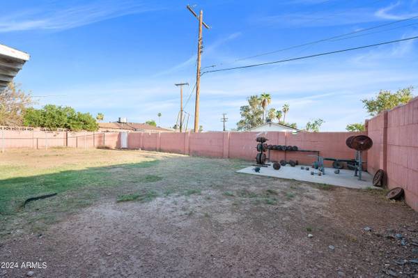 Phoenix, AZ 85019,4107 W BERRIDGE Lane