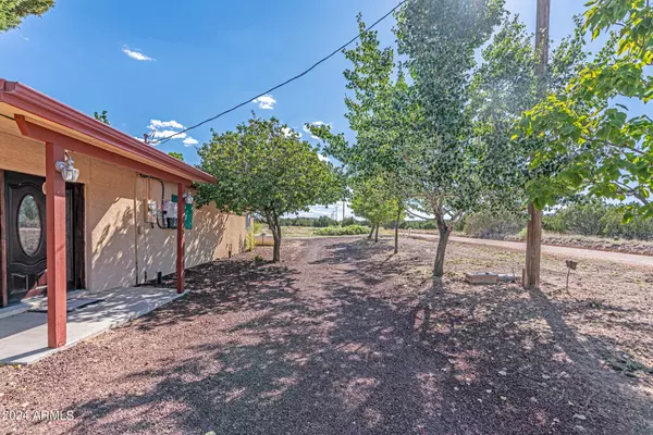 Concho, AZ 85924,40 COUNTY ROAD 5064 --