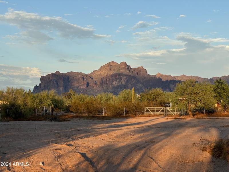 1075 W WINDSONG Street #B, Apache Junction, AZ 85120