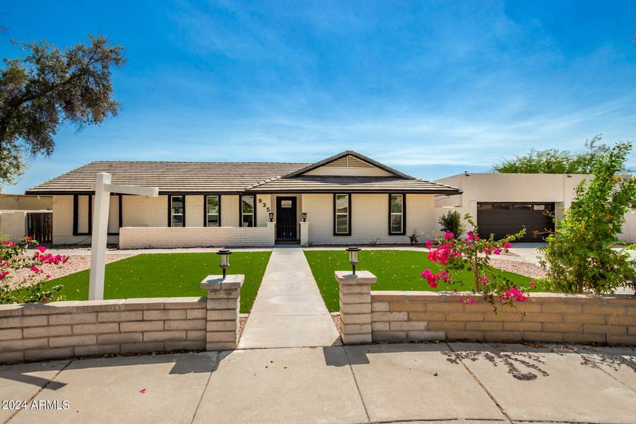 935 E LIBRA Drive, Tempe, AZ 85283