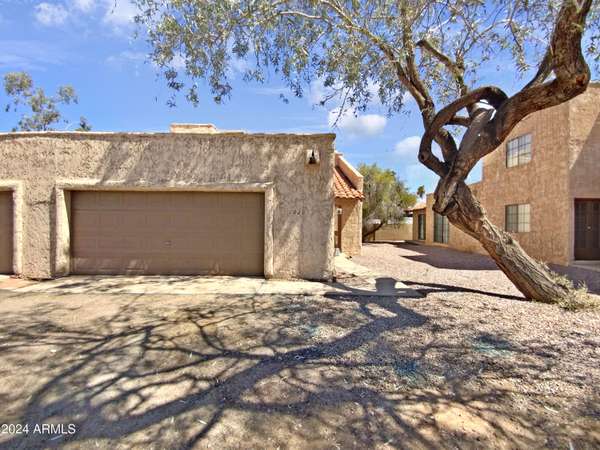 1920 N AVENIDA DE PALMAS -- #2, Casa Grande, AZ 85122