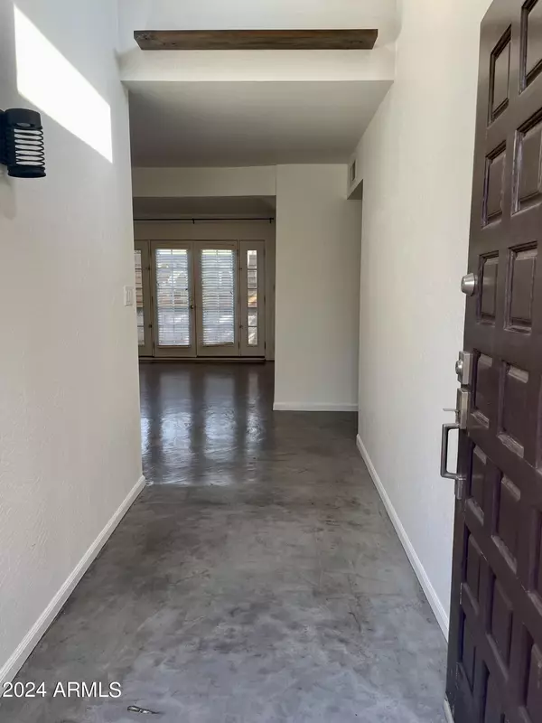 Phoenix, AZ 85014,5812 N 12TH Street #26