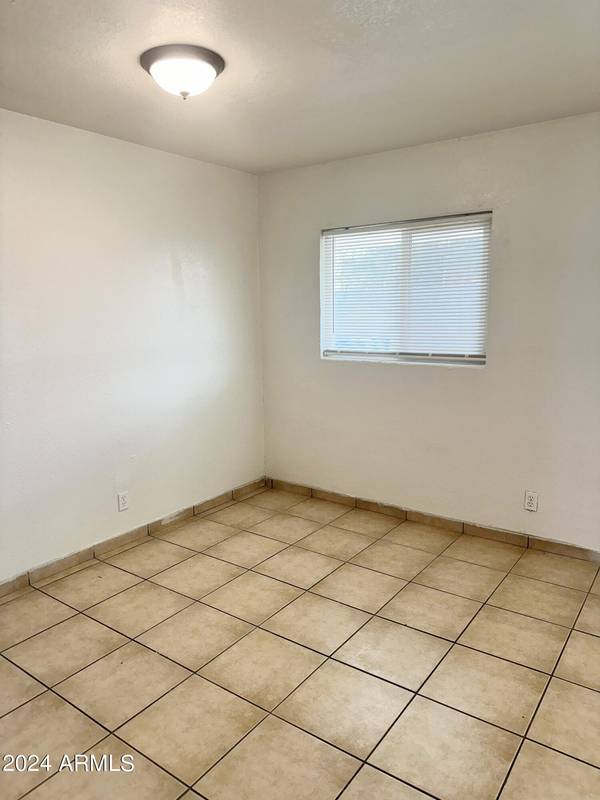 Phoenix, AZ 85009,2033 W MADISON Street #3