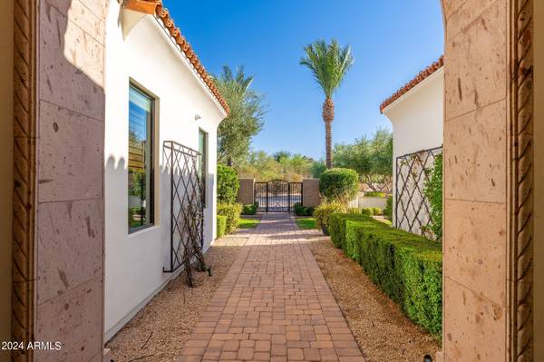 Paradise Valley, AZ 85253,6630 E STALLION Road