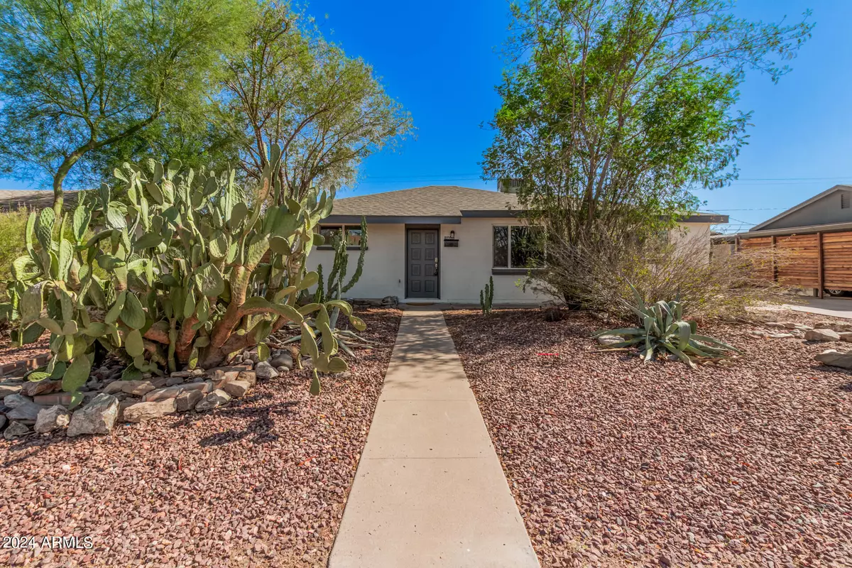 Phoenix, AZ 85051,2811 W LAWRENCE Lane