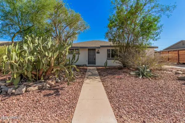 2811 W LAWRENCE Lane, Phoenix, AZ 85051