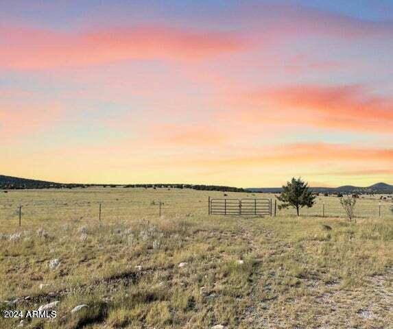 24101 W CROOKED HORSE Trail, Seligman, AZ 86337