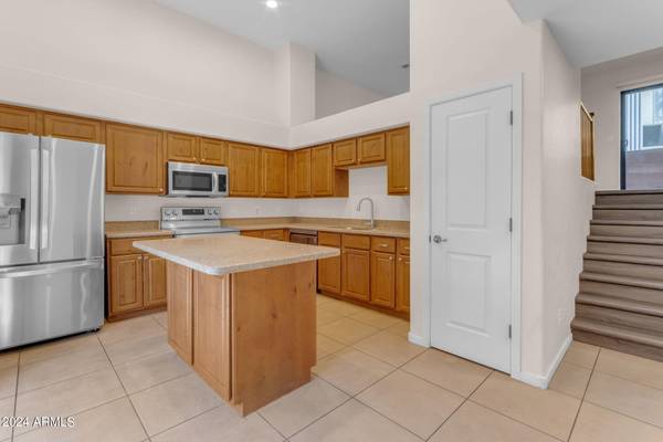 Tempe, AZ 85281,330 S FARMER Avenue #106