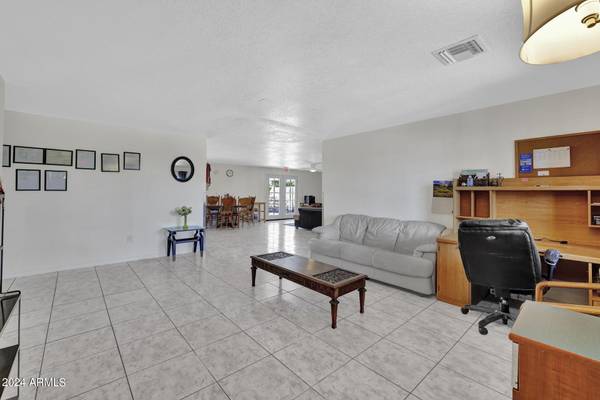 13827 N 41ST Place, Phoenix, AZ 85032