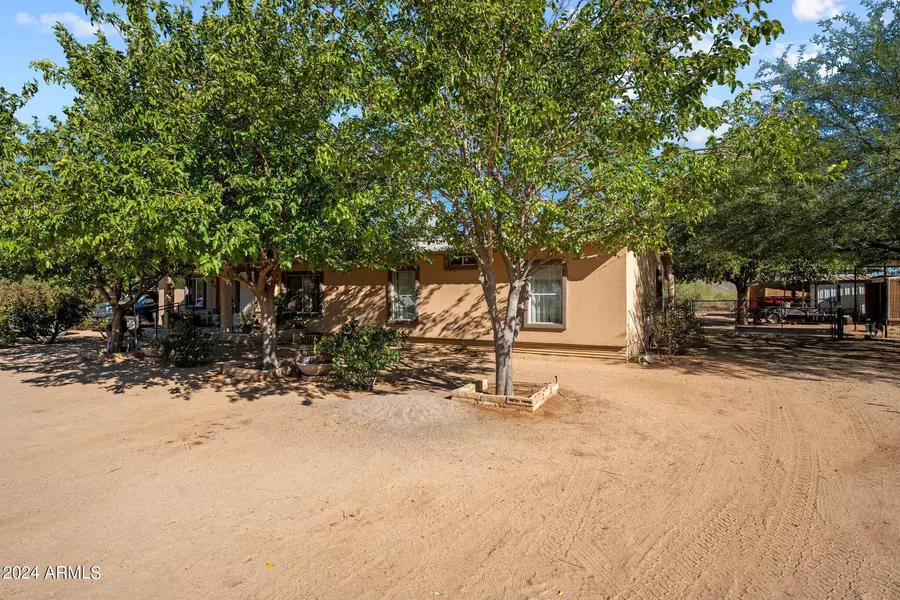 23700 W COLEMAN Drive, Congress, AZ 85332