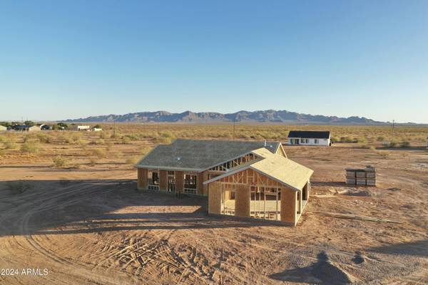 25721 W Running Deer Trail, Wittmann, AZ 85361